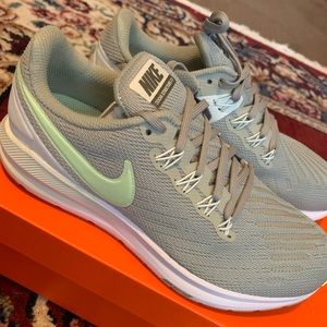 Women’s Nike Air Zoom Structure 22